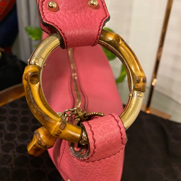 Authentic Gucci crescent hobo shoulder bag in pink - Picture 4 of 11